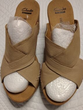 Clarks Women's Tan Crisscross Leather Mule Slides